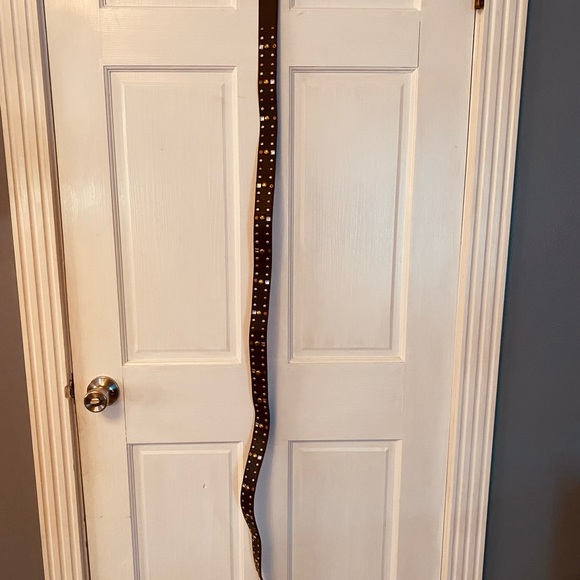 EUC - Women’s Belt Size 30, with nice design and brass buckle - Picture 4 of 4